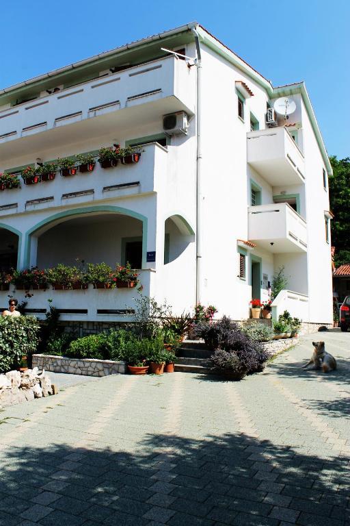 Apartments Frgacic Башка Экстерьер фото